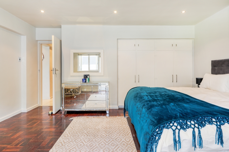 2 Bedroom Property for Sale in Sea Point Western Cape